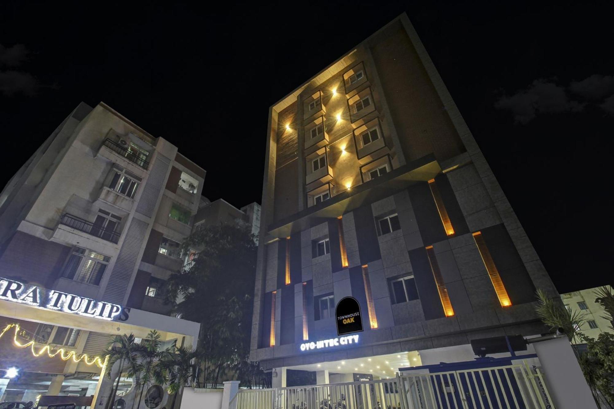 Super Townhouse Oak Hitec City Near Image Hospital Hajdarábád Exteriér fotografie