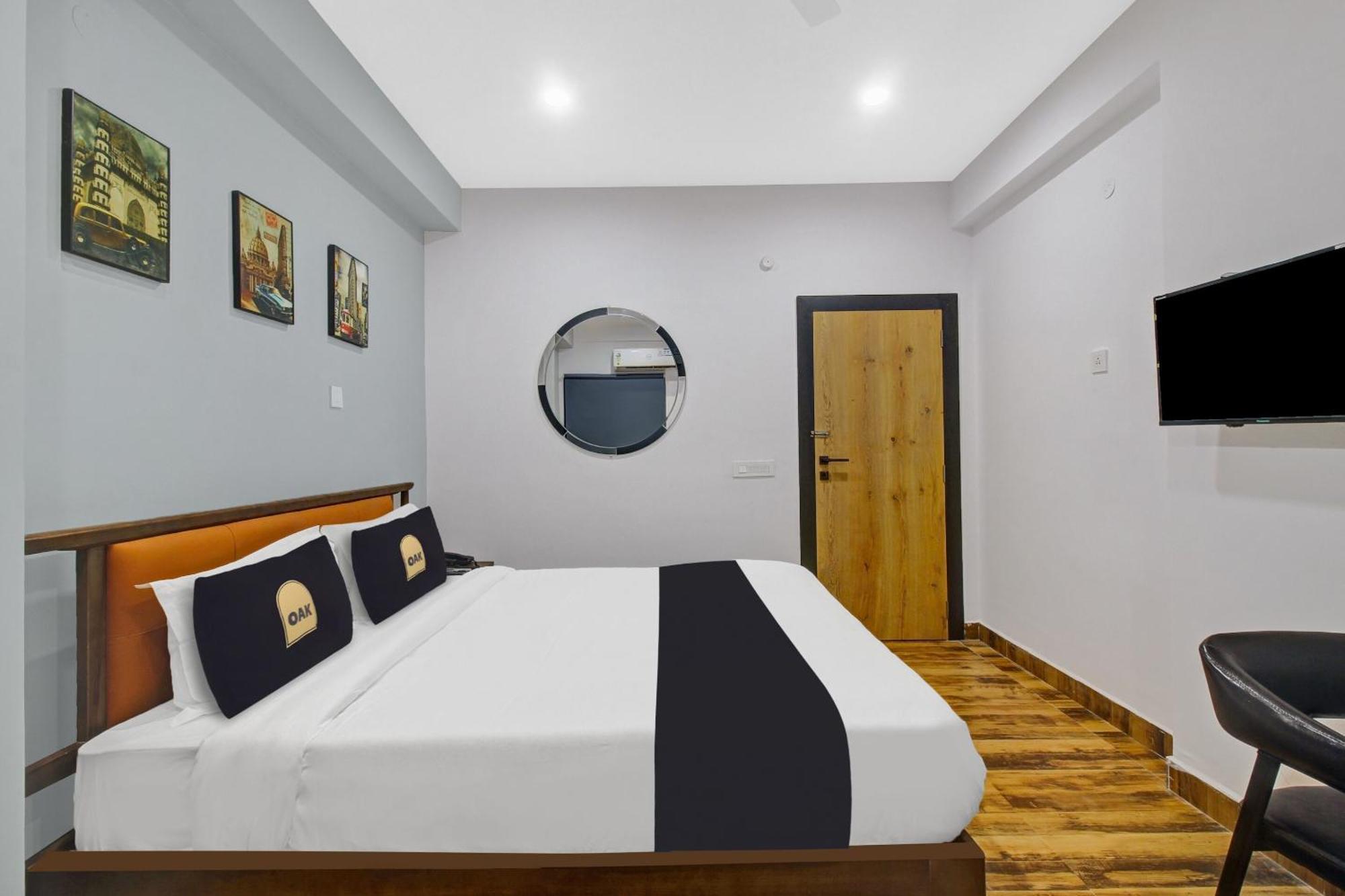 Super Townhouse Oak Hitec City Near Image Hospital Hajdarábád Exteriér fotografie